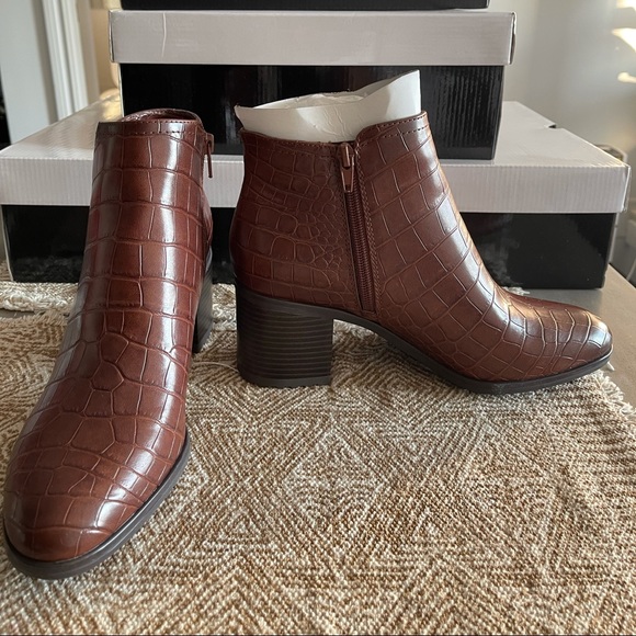 Brand New Naturalizer Lailah Boots size 8.5 - Picture 1 of 2